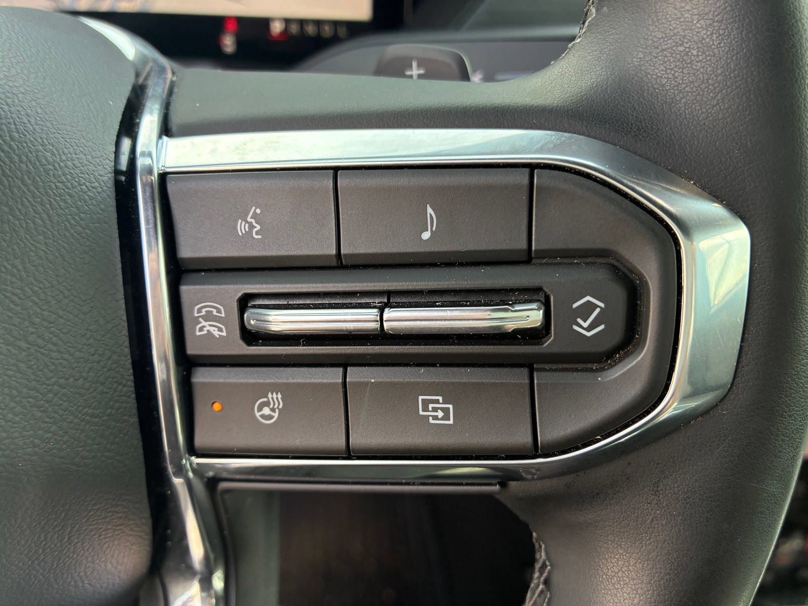 Used 2026 GMC Acadia Elevation w/ Elevation Premium Package FWD image 10