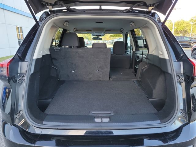 Used 2024 Nissan Rogue S image 8