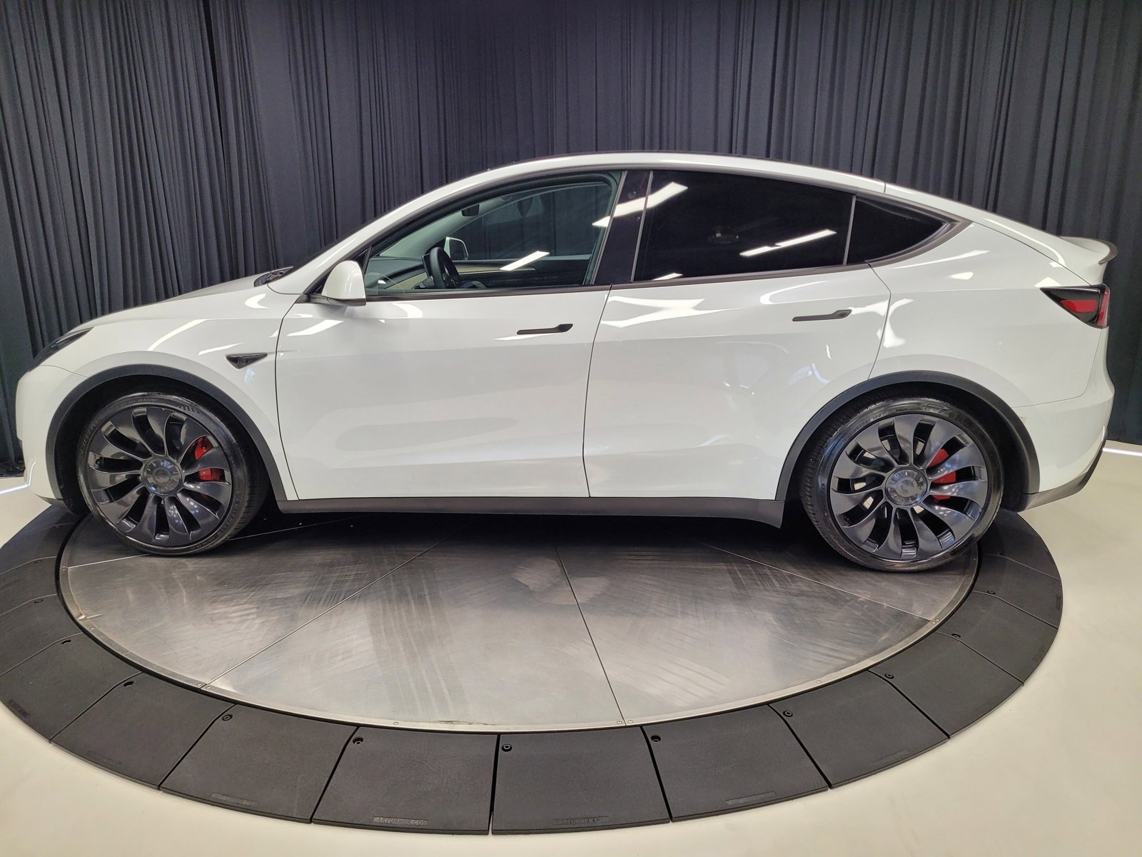 Used 2023 Tesla Model Y Performance image 8