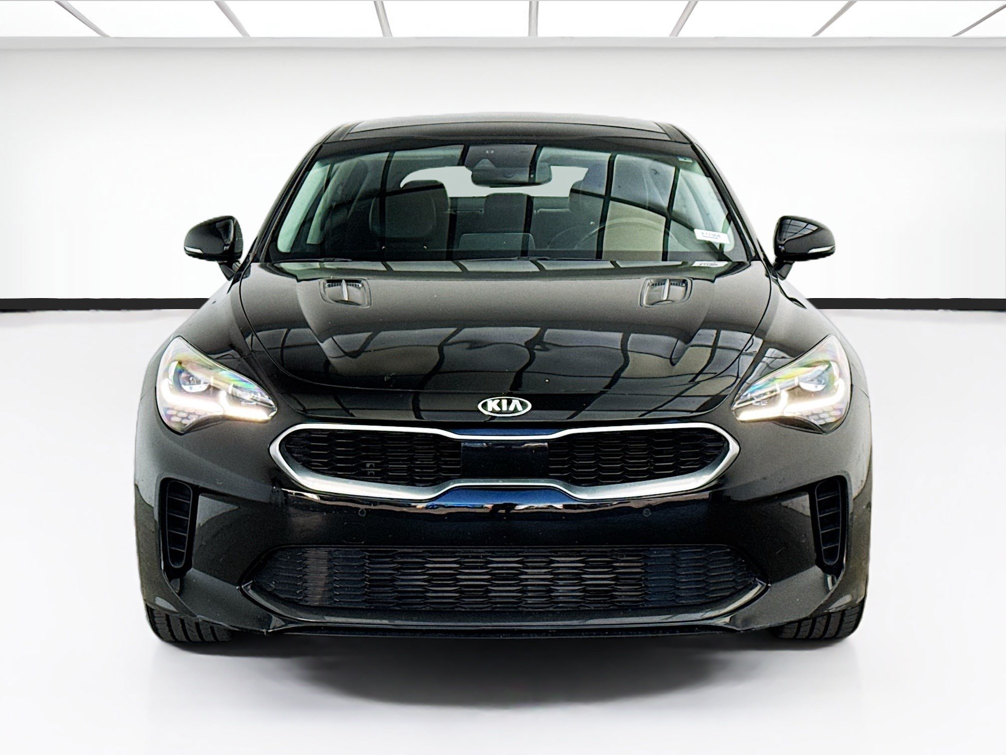 Used 2019 Kia Stinger Premium AWD/4WD image 2