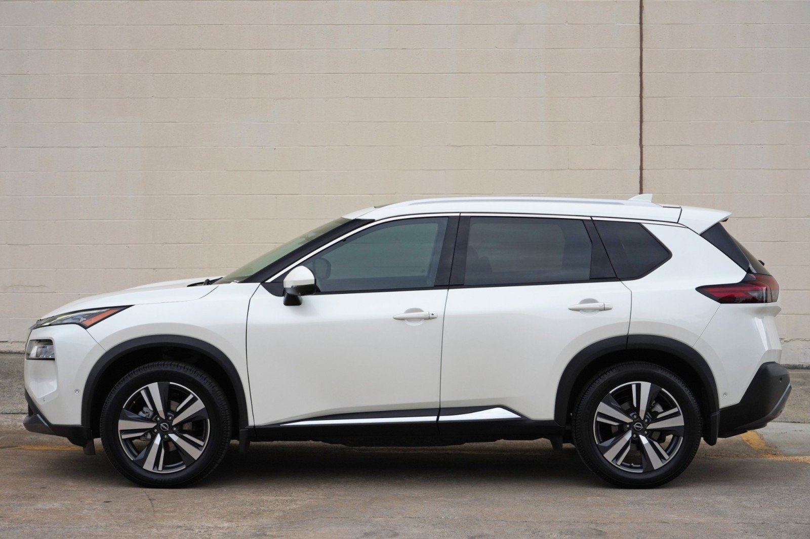 Used 2023 Nissan Rogue SL w/ SL Premium Package FWD image 47