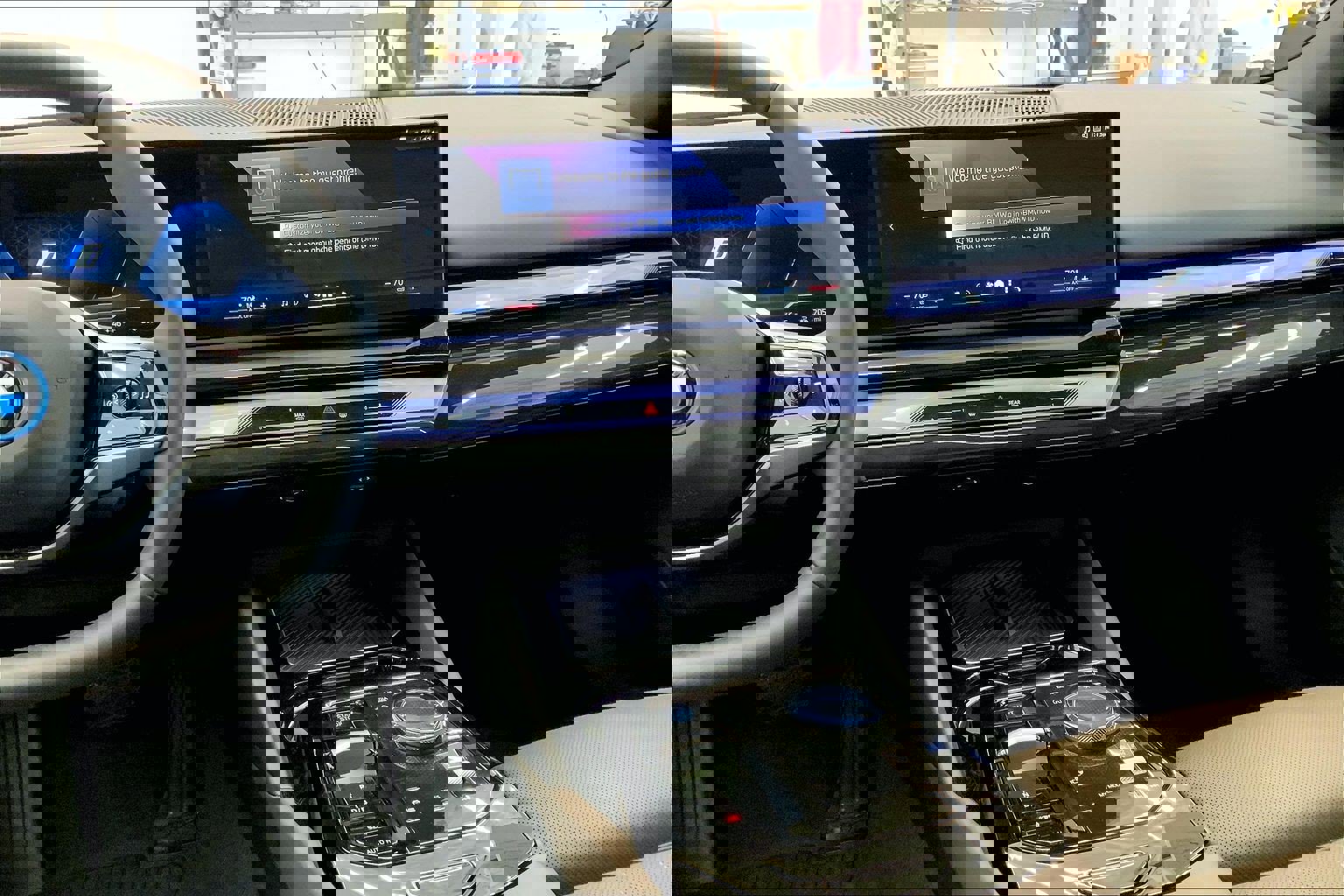 Used 2025 BMW i5 xDrive40 w/ Premium Package image 15