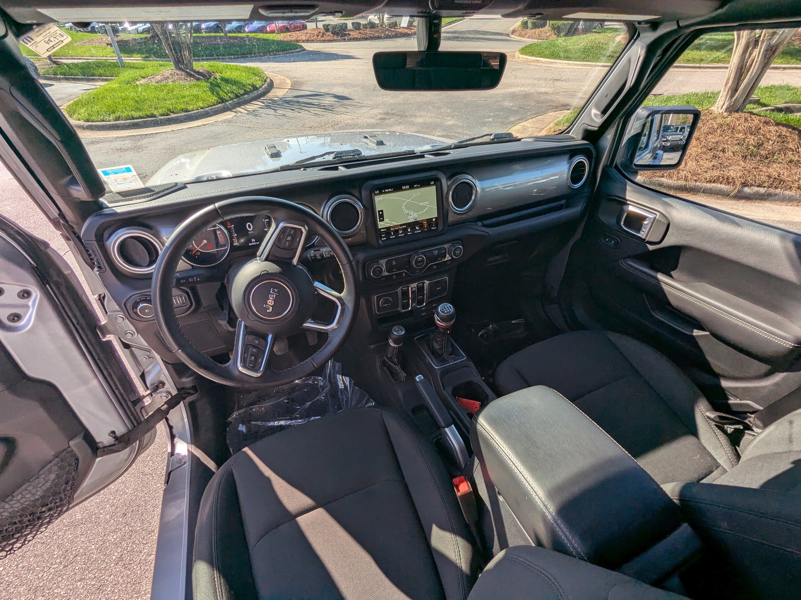 Used 2018 Jeep Wrangler Unlimited Sahara image 27