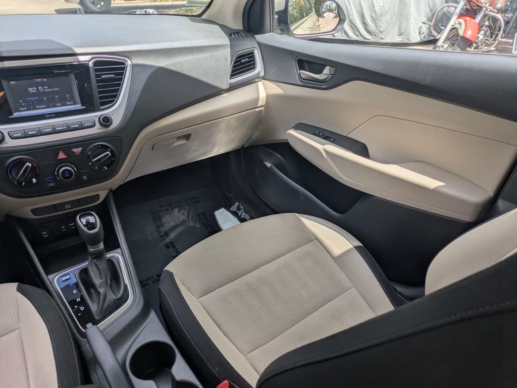 Used 2019 Hyundai Accent SE w/ Cargo Package FWD image 16
