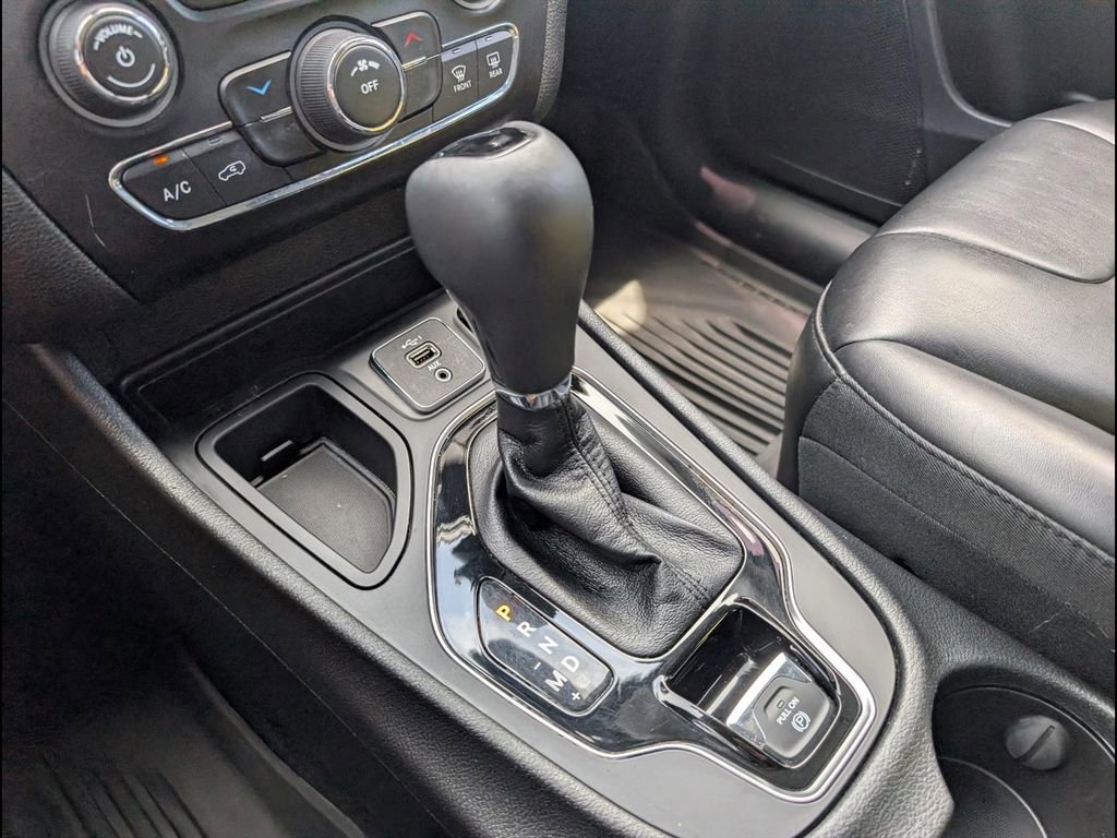 Used 2021 Jeep Cherokee Latitude Plus FWD image 19