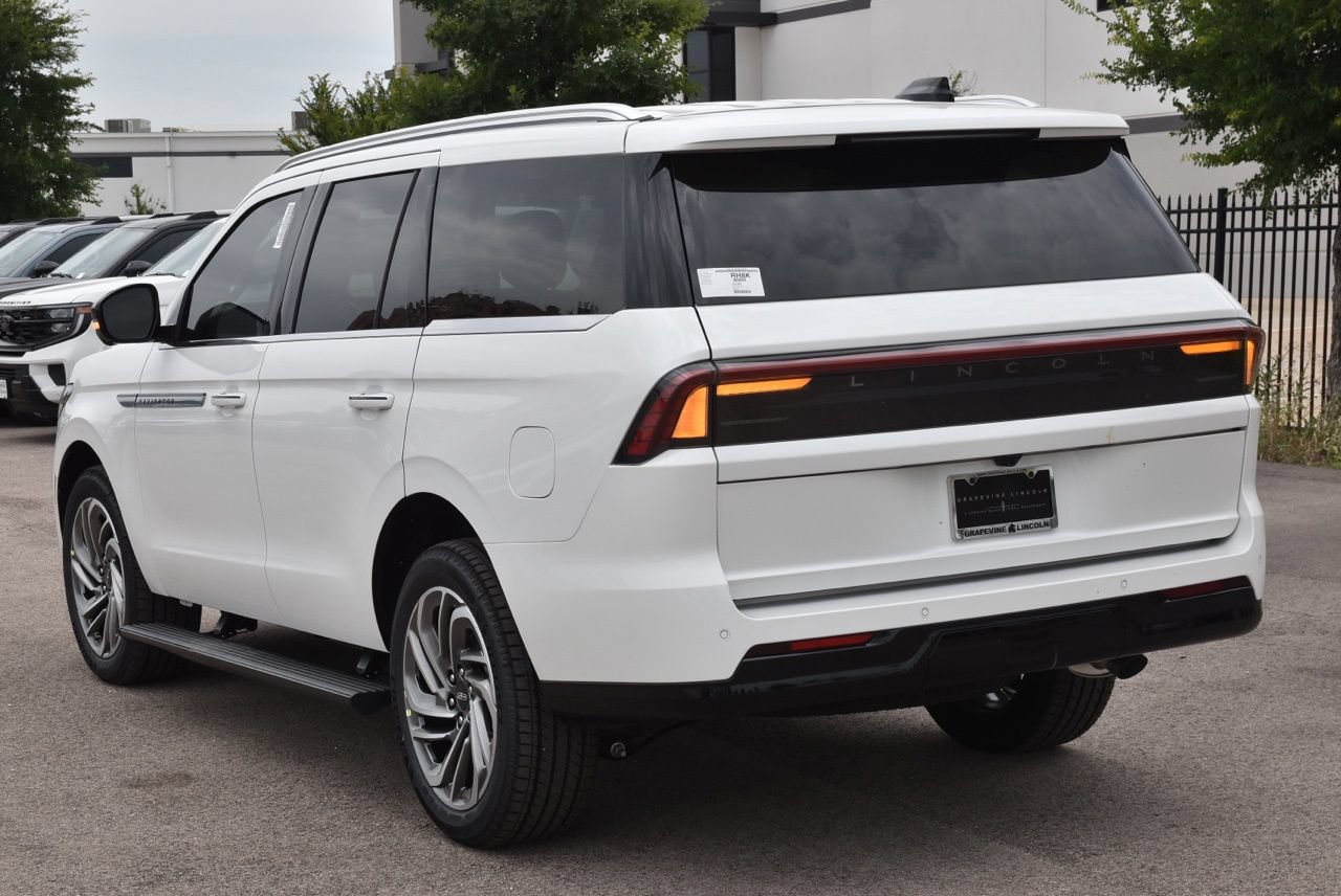 New 2026 Lincoln Navigator Reserve AWD/4WD image 9
