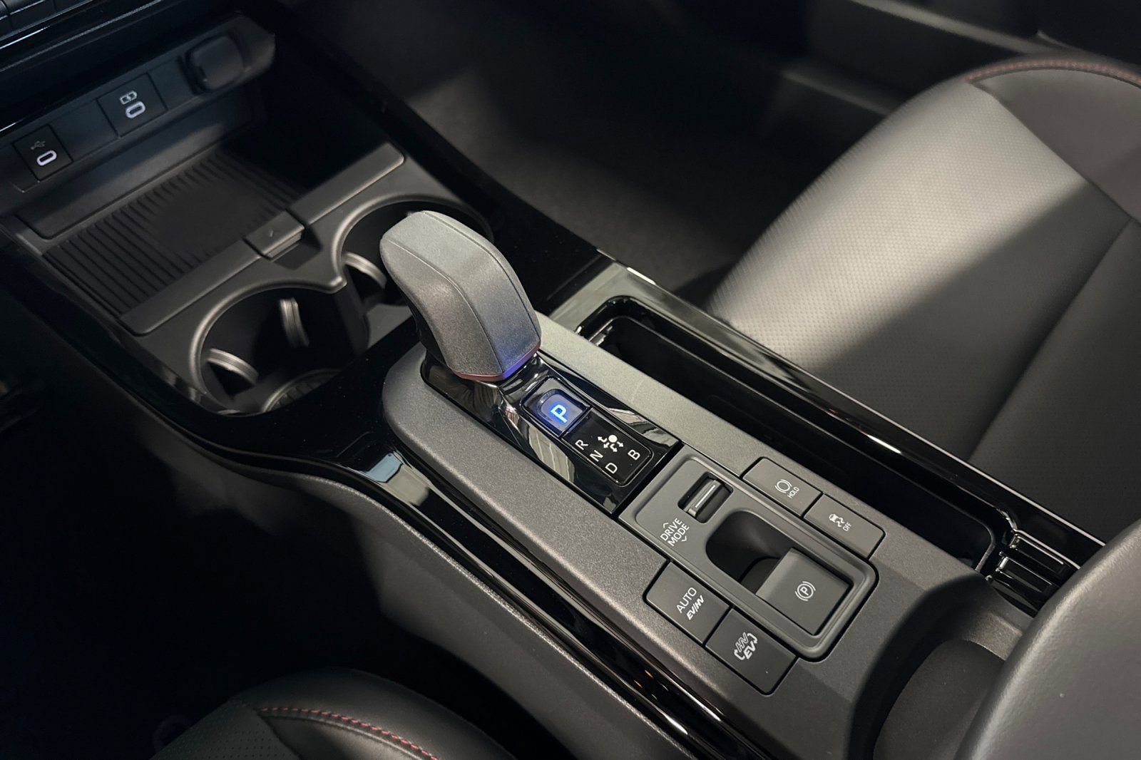 New 2026 Toyota Prius Plug-In Hybrid FWD image 25