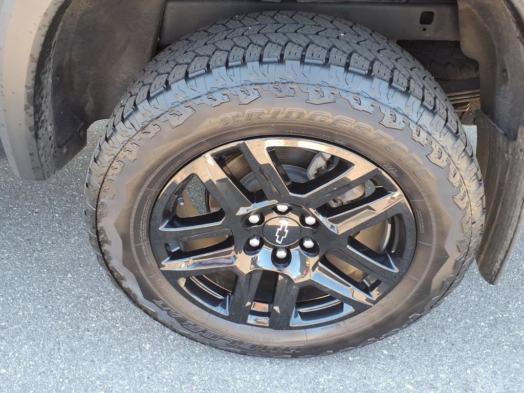 Used 2024 Chevrolet Colorado Trail Boss w/ Technology Package AWD/4WD image 9