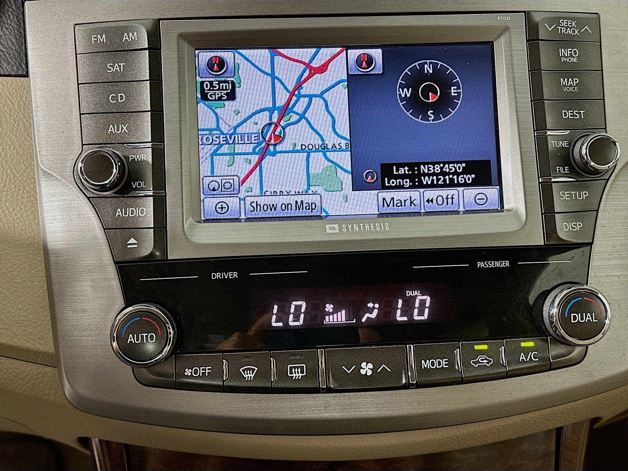 Used 2012 Toyota Avalon Limited image 23