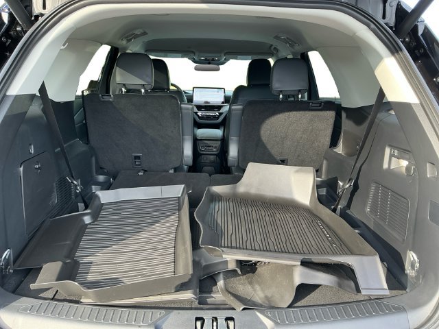 Certified 2025 Ford Explorer Active w/ Active Comfort Package AWD/4WD image 19
