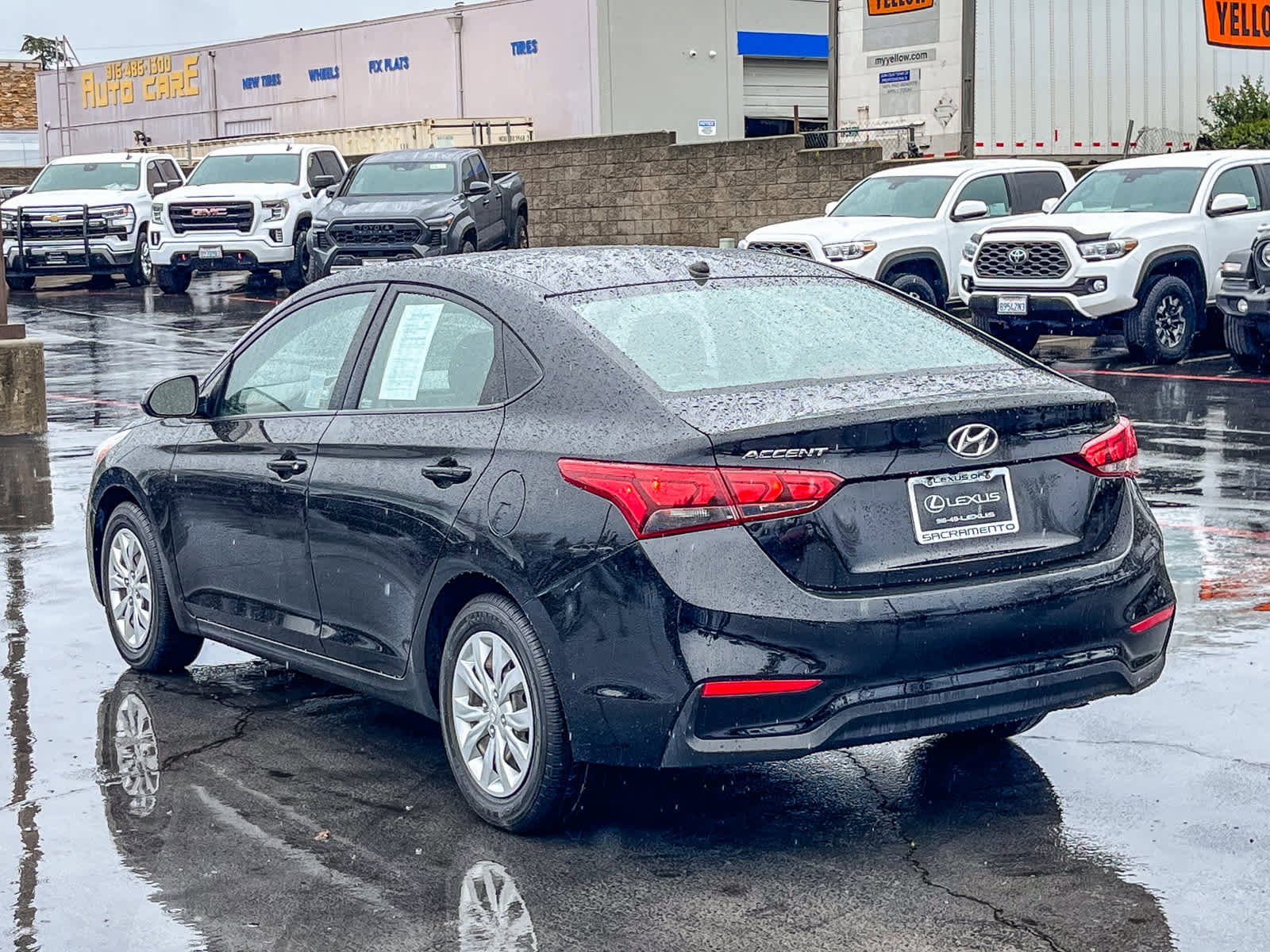 Used 2021 Hyundai Accent SE image 2