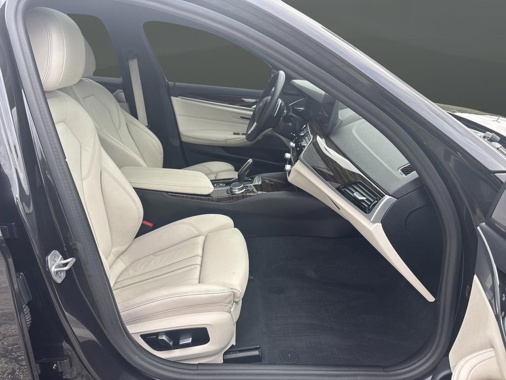 Used 2023 BMW 530i xDrive w/ Premium Package image 31