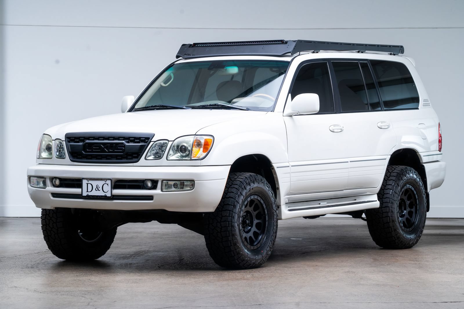 Used 2004 Lexus LX 470 4WD image 3
