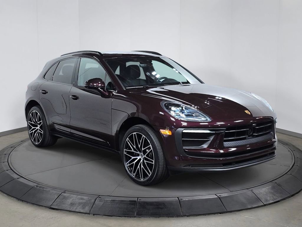 Certified 2025 Porsche Macan image 9