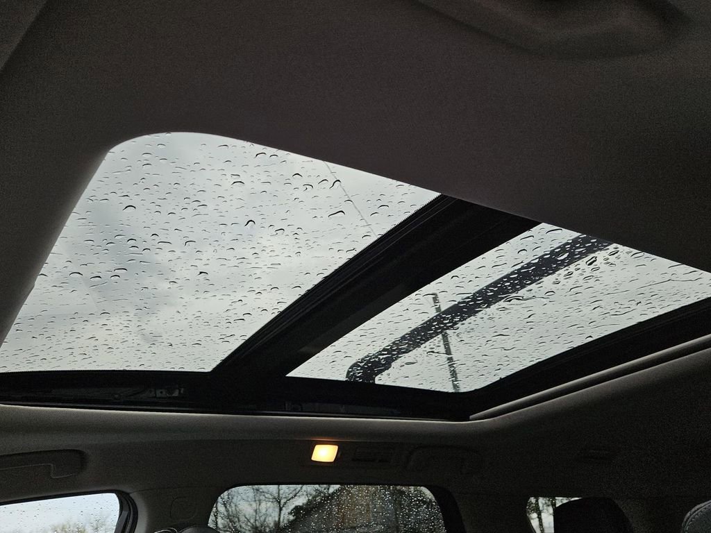 Used 2022 Nissan Pathfinder SV w/ SV Premium Package FWD image 28