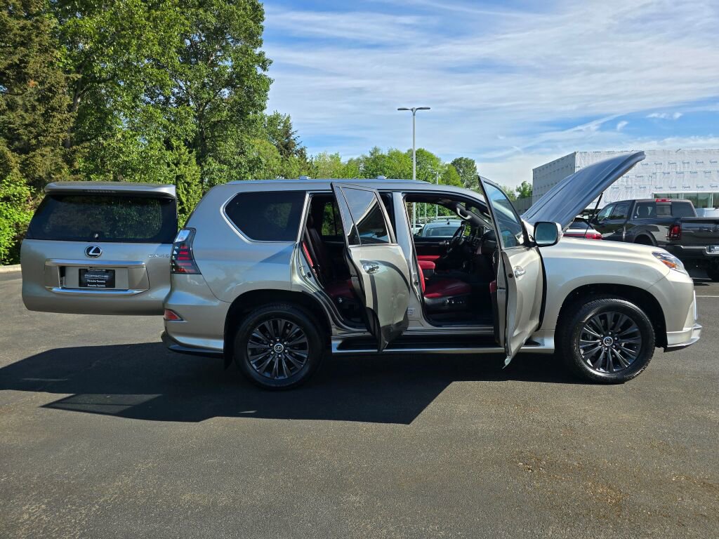 Used 2023 Lexus GX 460 Luxury w/ Sport Design Package AWD/4WD image 11