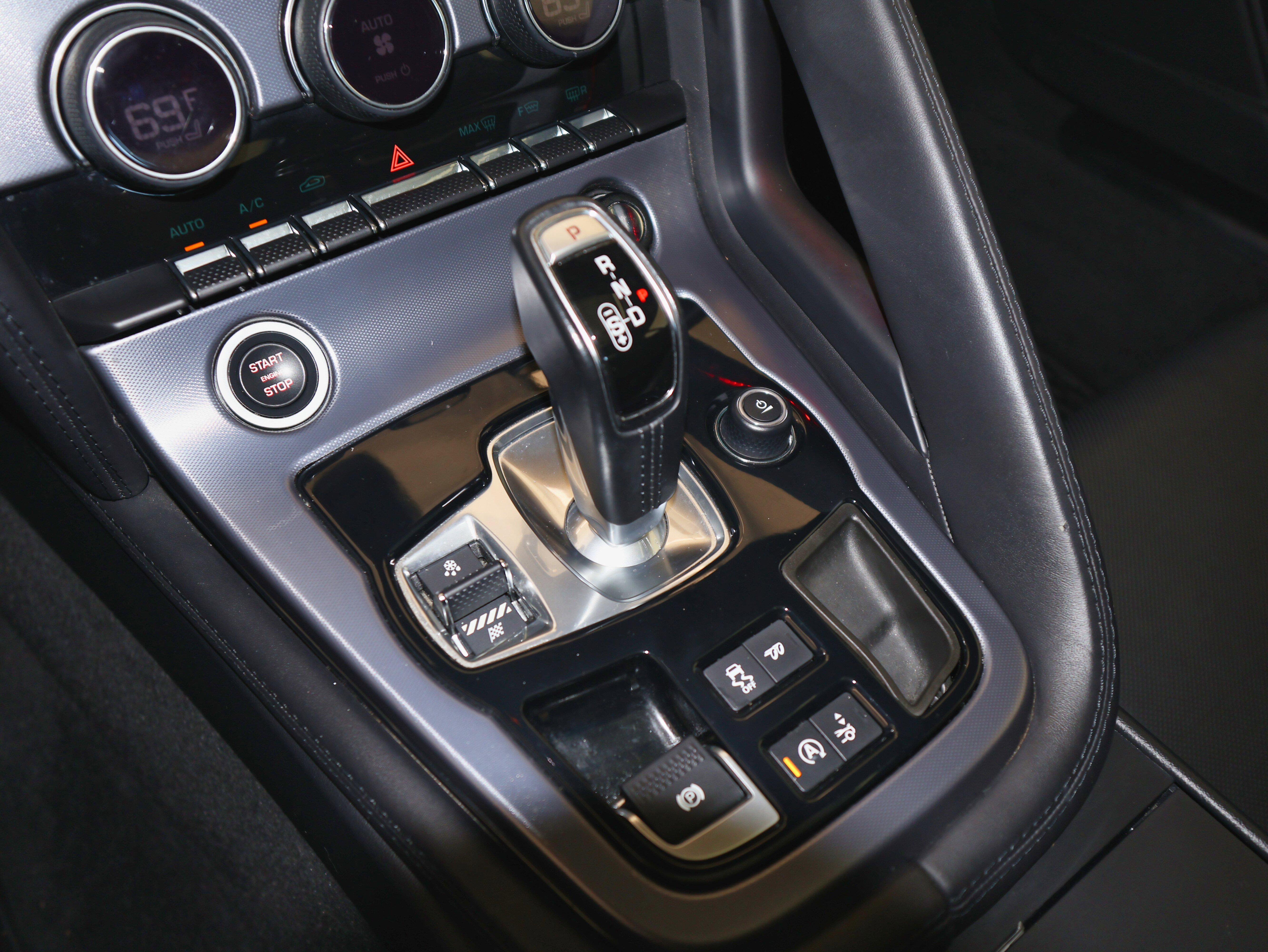 Used 2021 Jaguar F-TYPE R-Dynamic image 32