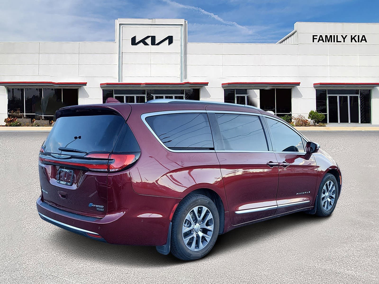 Used 2021 Chrysler Pacifica Pinnacle FWD image 4