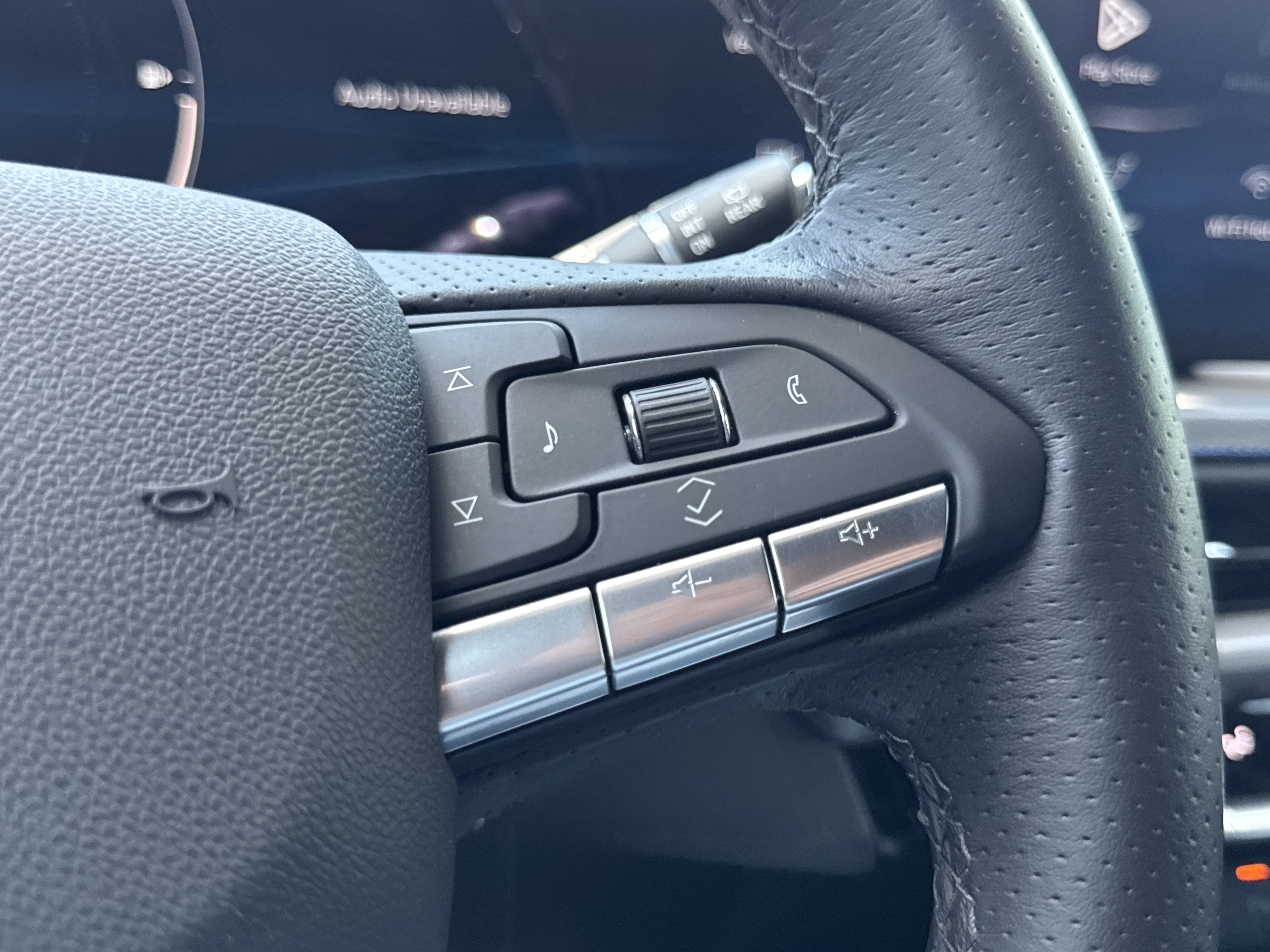 Certified 2025 Cadillac XT4 Sport w/ LPO, Onyx Lite Package FWD image 32