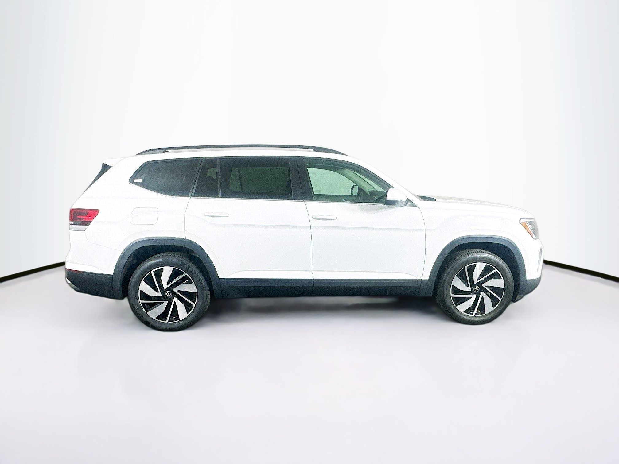 Used 2025 Volkswagen Atlas SE image 10