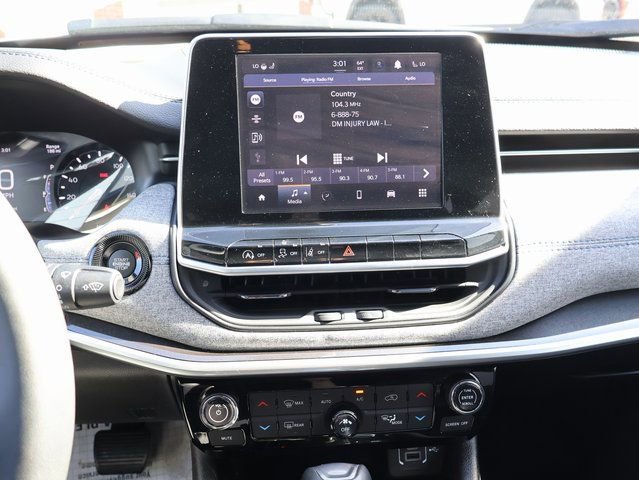 Used 2025 Jeep Compass Latitude w/ Sun & Sound Group image 25