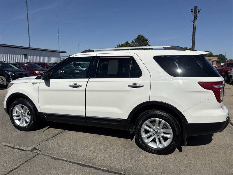Used 2011 Ford Explorer XLT w/ 202A Rapid Spec Order Code AWD/4WD image 4