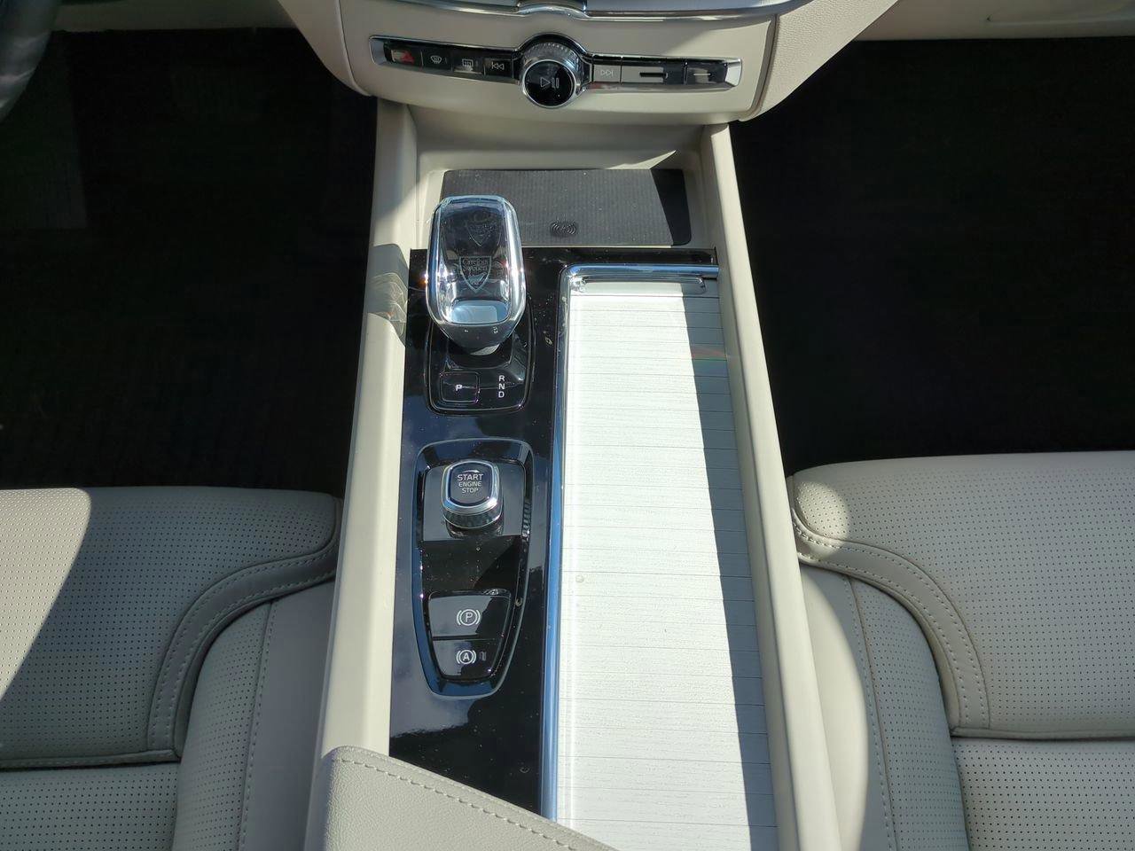 New 2026 Volvo XC60 T8 Ultra w/ Protection Package Premier image 17