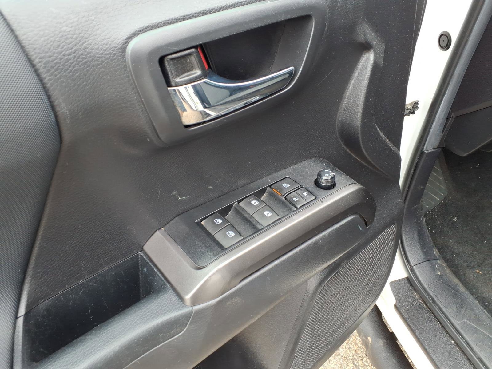 Used 2022 Toyota Tacoma TRD Off-Road AWD/4WD image 14