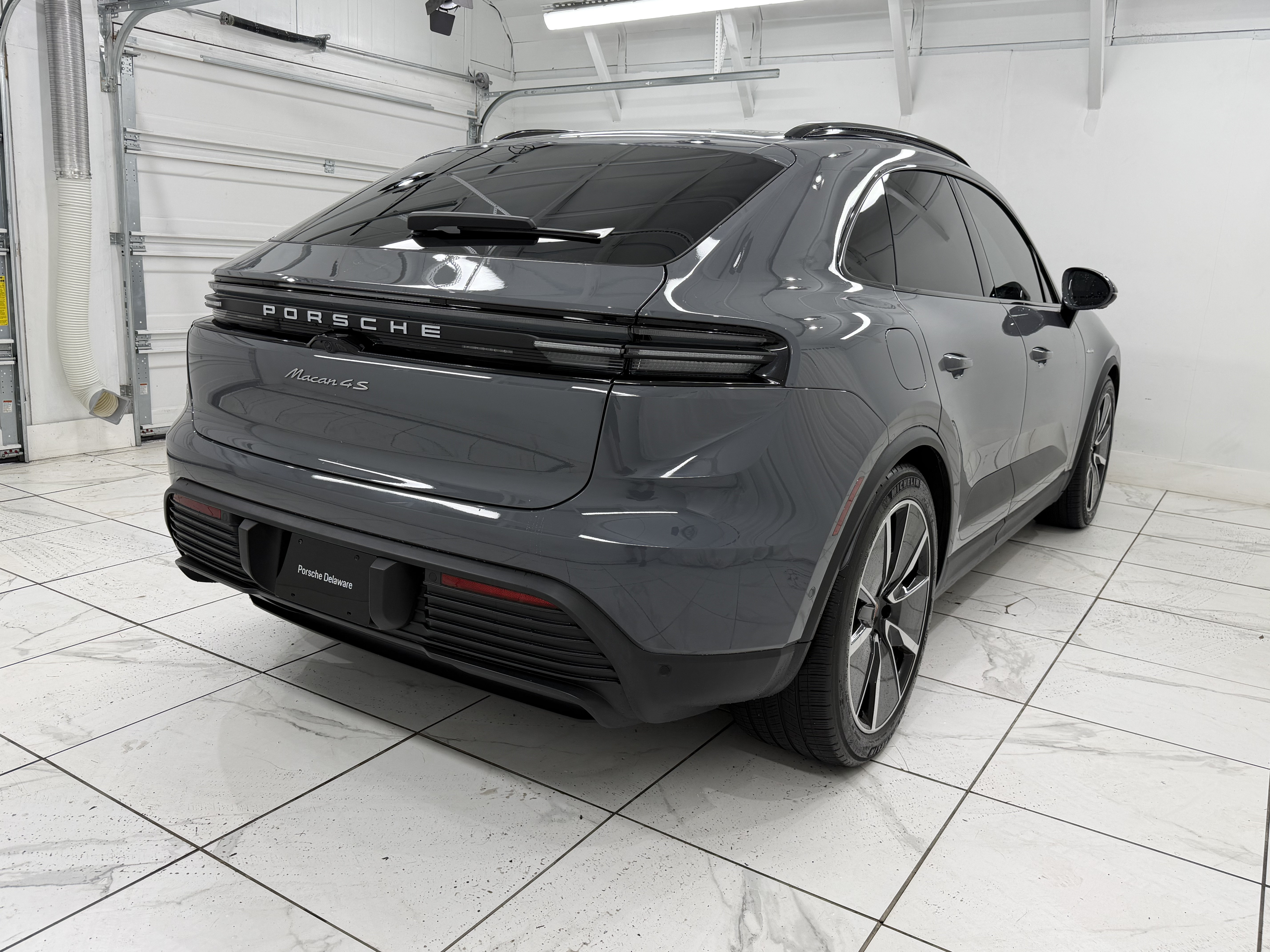 Used 2025 Porsche Macan 4S Electric AWD/4WD image 12