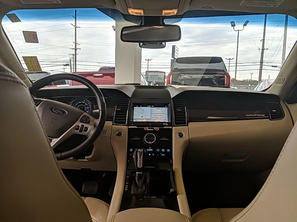 Used 2017 Ford Taurus Limited image 15