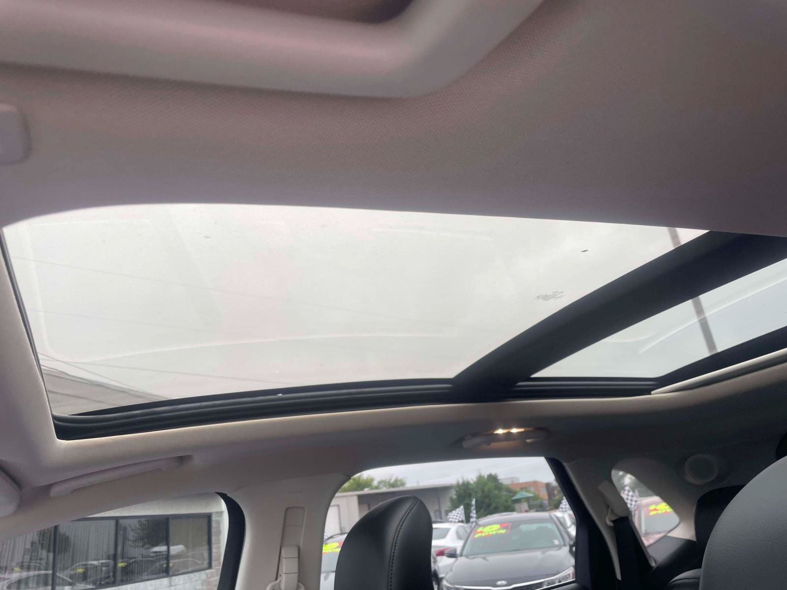 Used 2019 Ford Edge Titanium w/ Equipment Group 301A AWD/4WD image 17