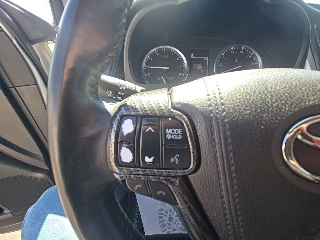 Used 2018 Toyota Highlander Limited image 17