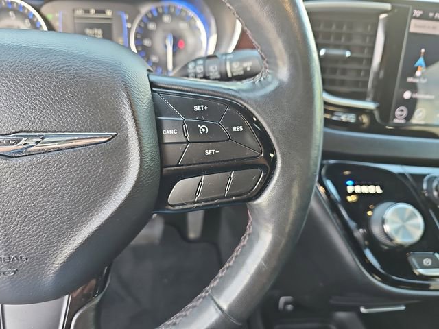 Used 2020 Chrysler Pacifica Touring-L image 16