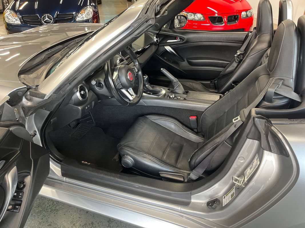 Used 2017 FIAT 124 Spider Lusso RWD image 39