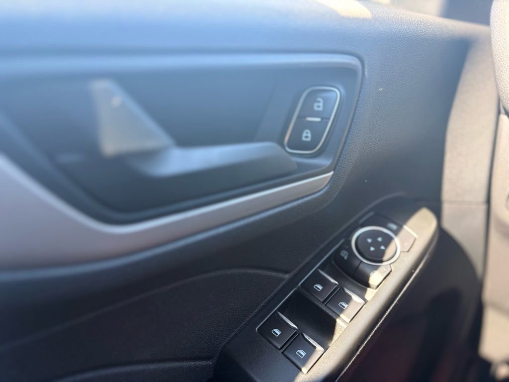 Used 2022 Ford Escape SE image 26