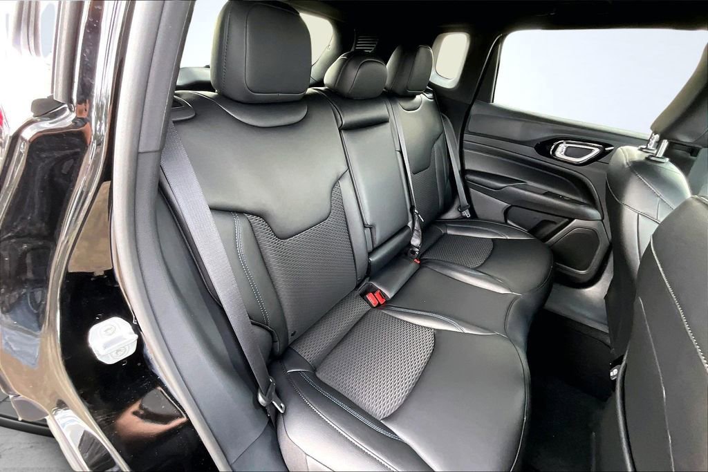 New 2026 Jeep Compass Latitude image 9