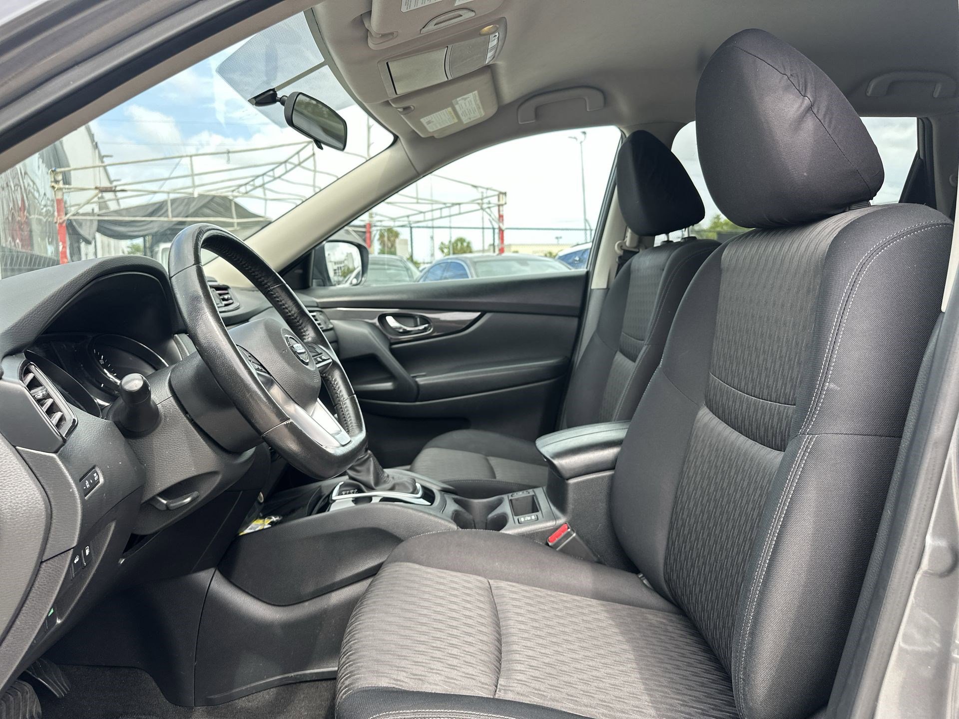 Used 2018 Nissan Rogue SV FWD image 13