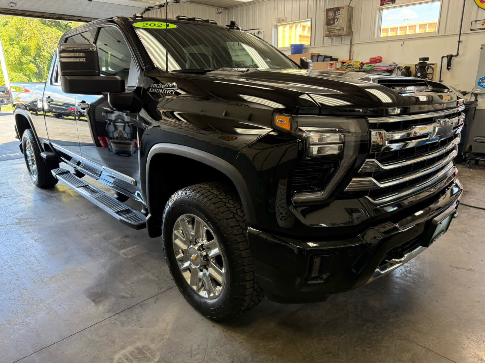 Used 2024 Chevrolet Silverado 2500 High Country image 3