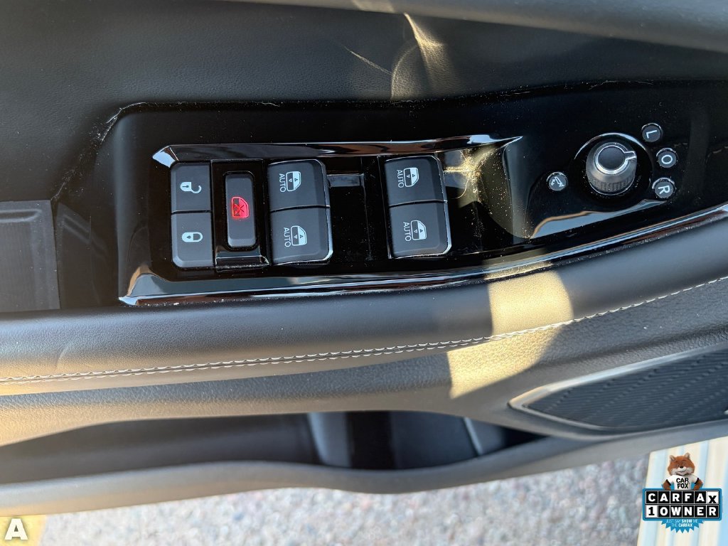 Used 2023 Jeep Grand Cherokee Overland w/ Luxury Tech Group IV AWD/4WD image 9