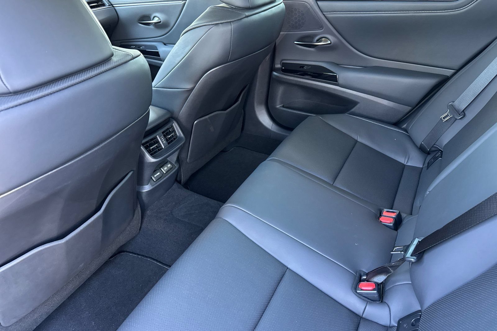 Certified 2025 Lexus ES 350 w/ Accessory Package (Z1) FWD image 14