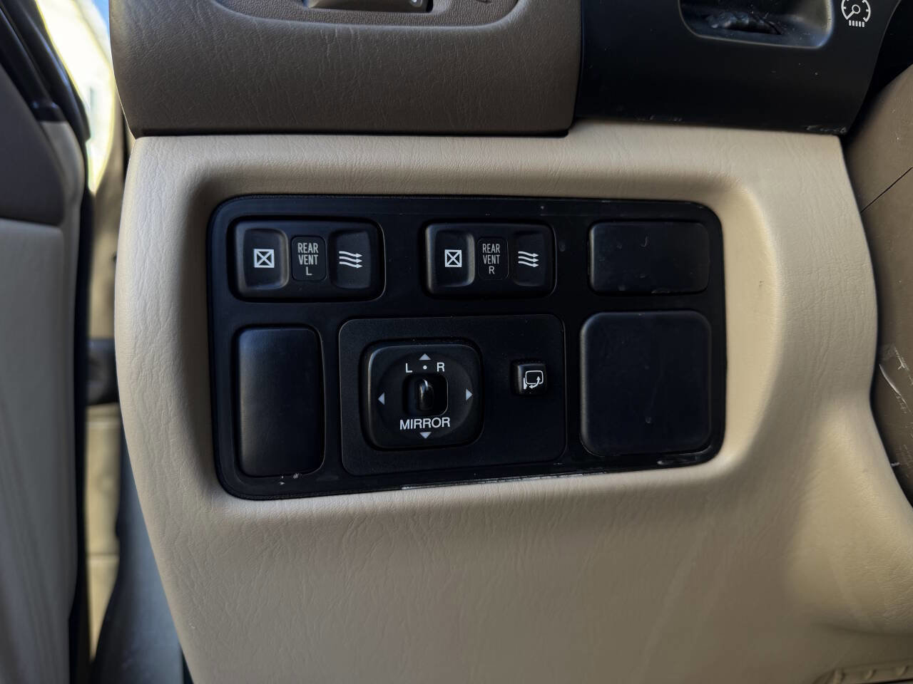 Used 2001 Lexus LX 470 4WD image 40