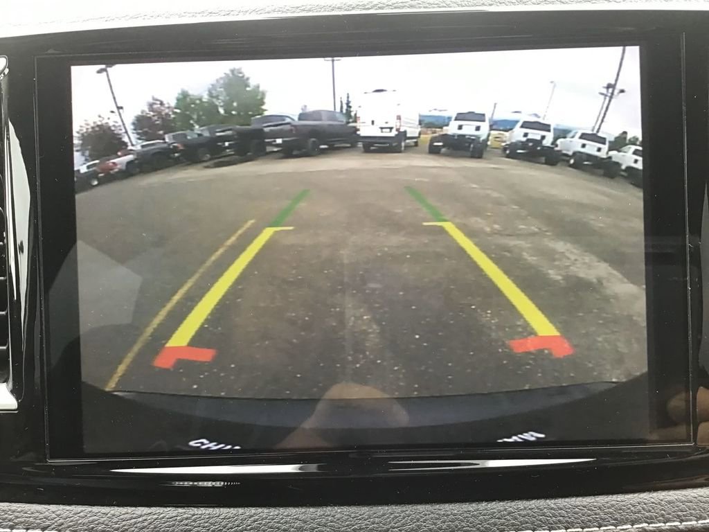 Used 2024 Chrysler Pacifica Select image 16