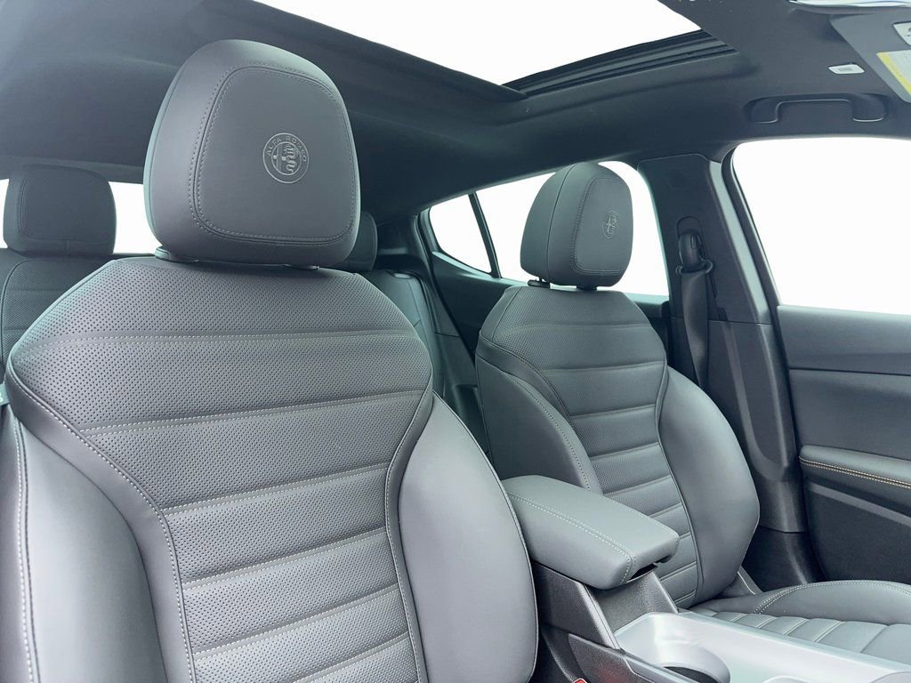 New 2025 Alfa Romeo Tonale w/ Premium Package image 44