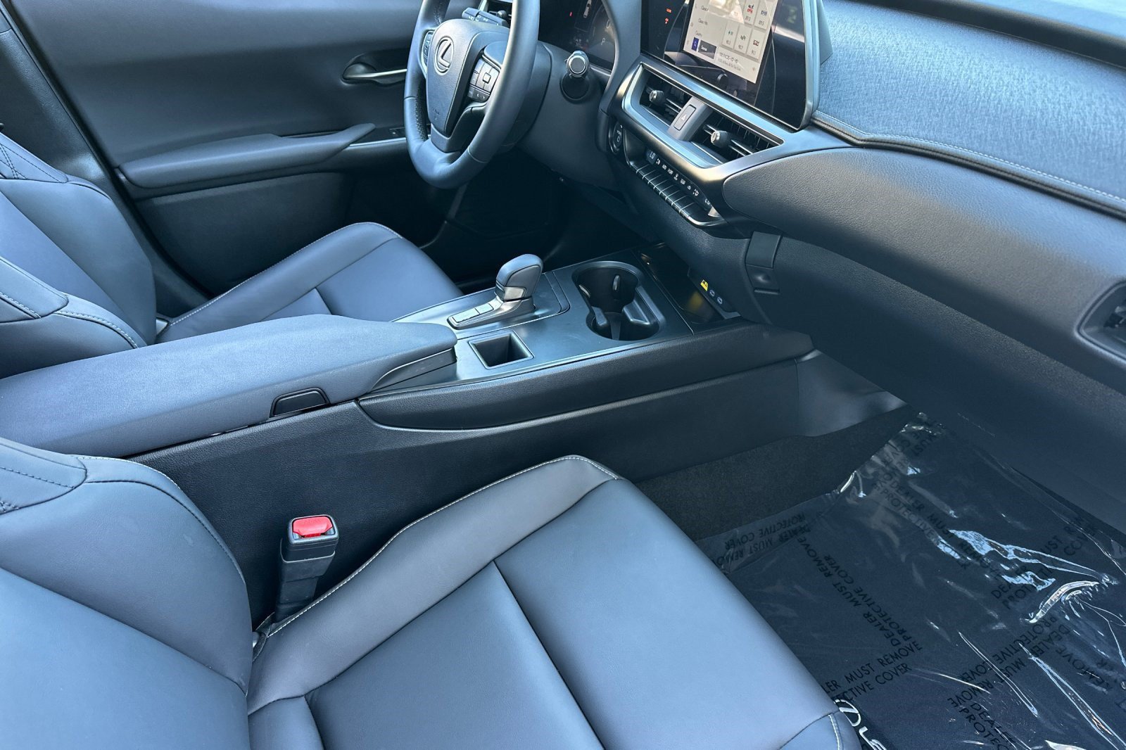 Used 2025 Lexus UX 300h FWD w/ Accessory Package (Z2) image 32