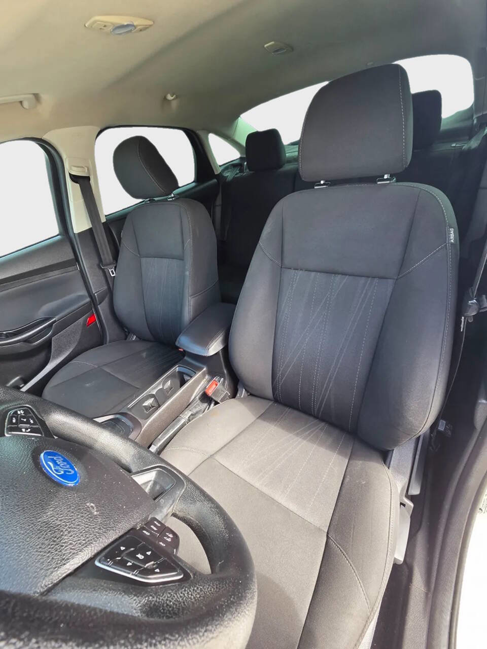 Used 2015 Ford Focus SE FWD image 11