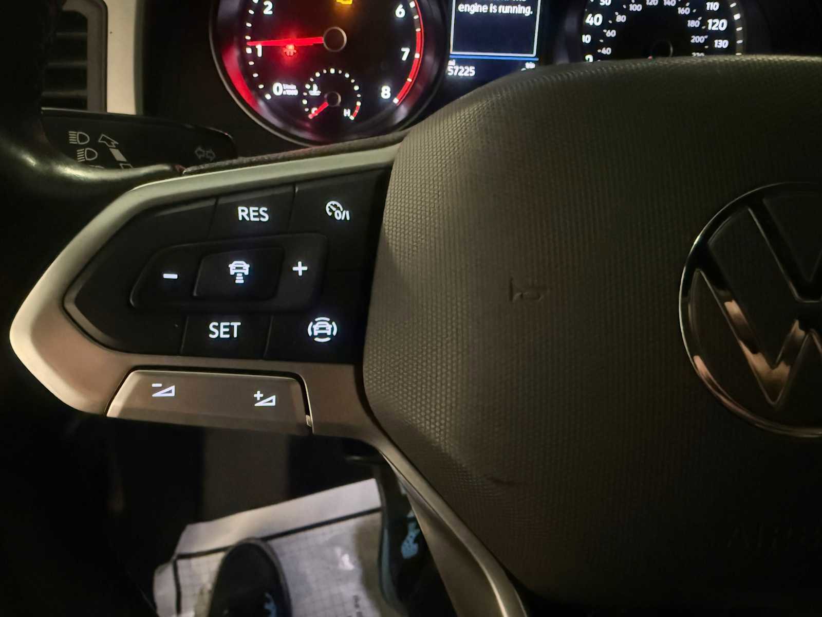 Certified 2020 Volkswagen Atlas Cross Sport SE w/ Panoramic Sunroof Package image 30