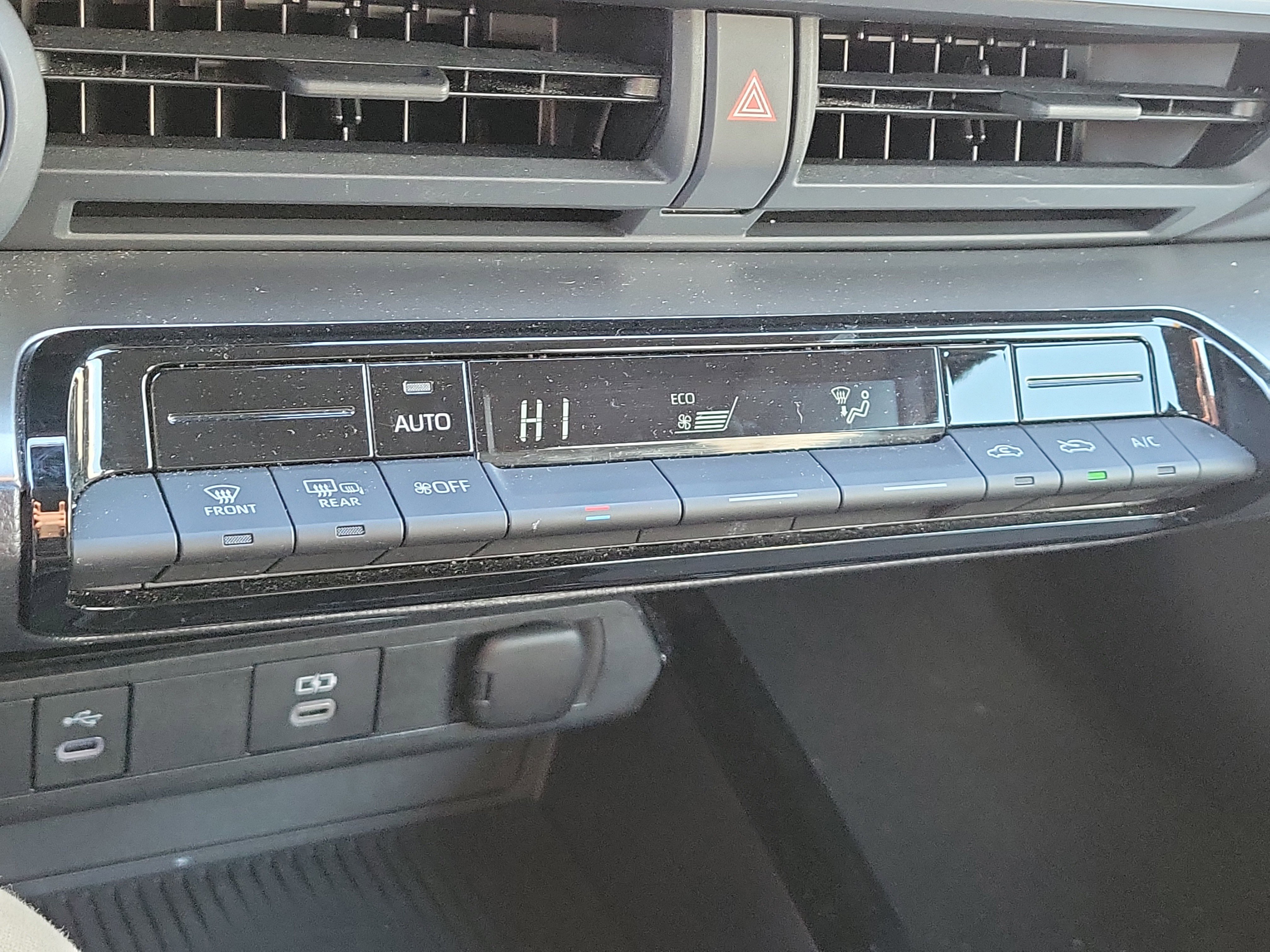 Used 2024 Toyota Prius LE image 26