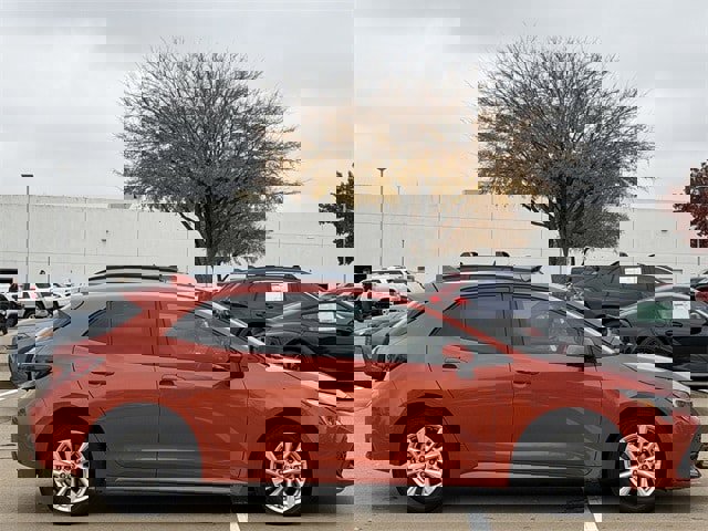 Used 2025 Toyota Corolla SE image 3