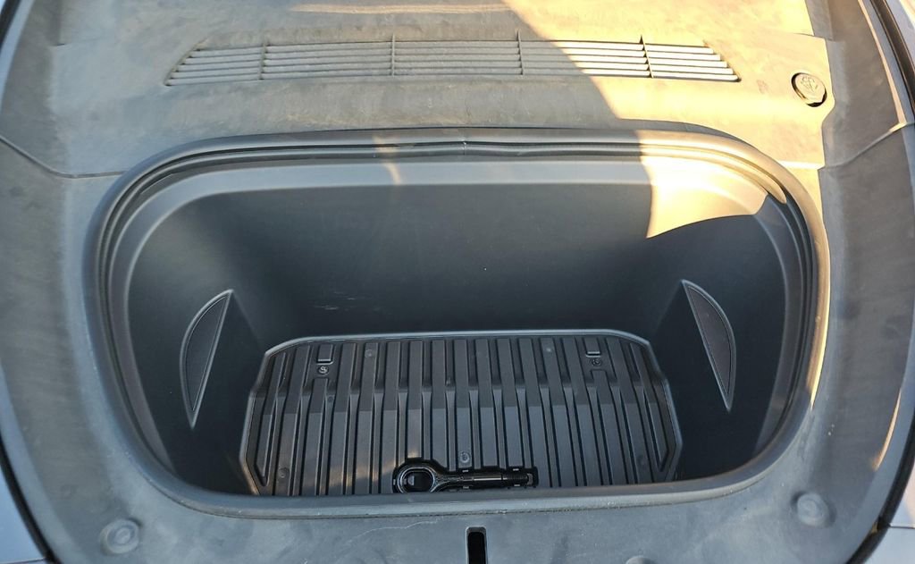Used 2024 Tesla Model Y Long Range image 30