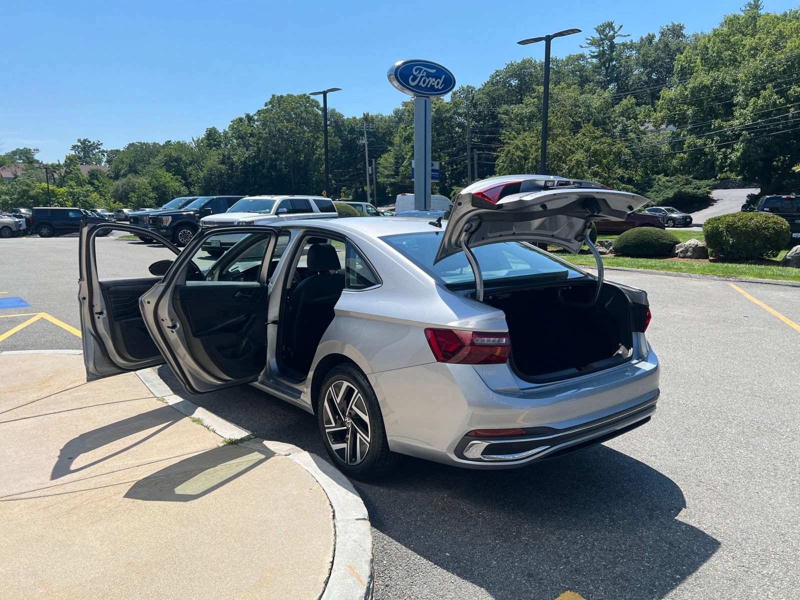 Used 2024 Volkswagen Jetta SEL FWD image 10